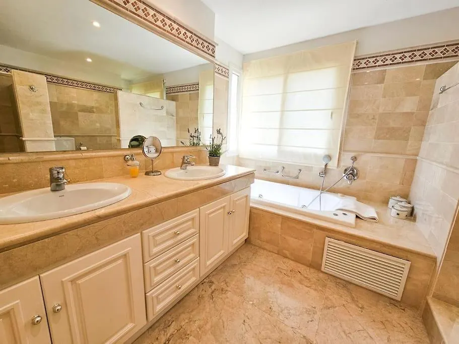 Greenlife - Spacious Apartment In Rio Real Marbella İspanya
