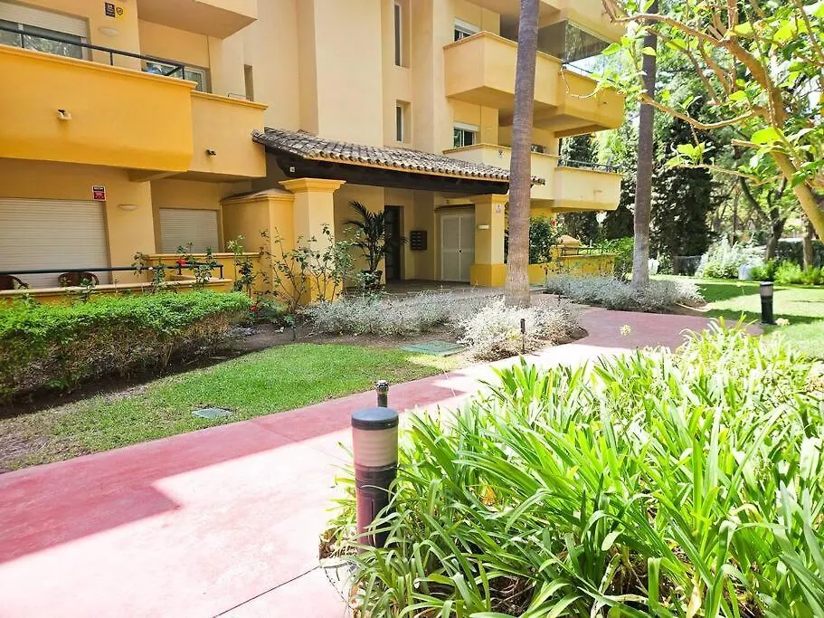 Greenlife - Spacious Apartment In Rio Real Marbella 0*,  İspanya