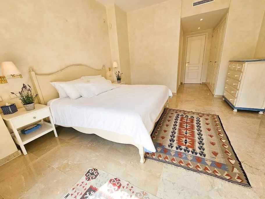 Greenlife - Spacious Apartment In Rio Real Marbella 0*,  Espanha
